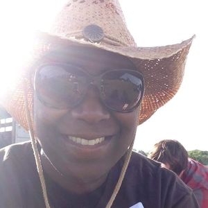 Meet your Posher, Regina